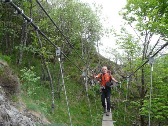 sur la passerelle