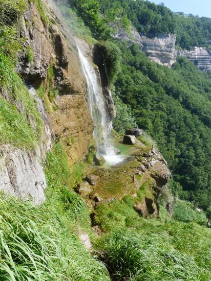 Arrivée à la grande cascade de l' Oule