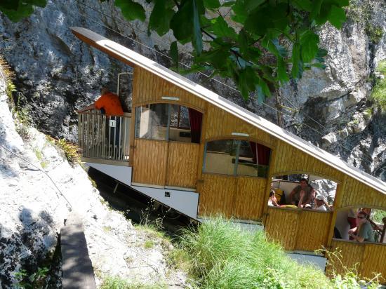 le funiculaire de st Hilaire du Touvet depuis la via ferrata