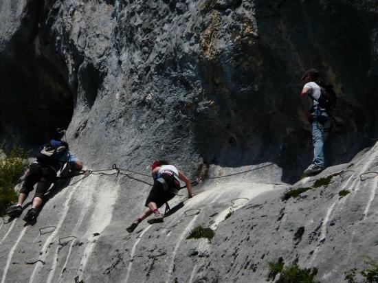 le passage des grottes dans la seconde partie de Roche Veyrand le passage des grottes dans la seconde partie de Roche Veyrand