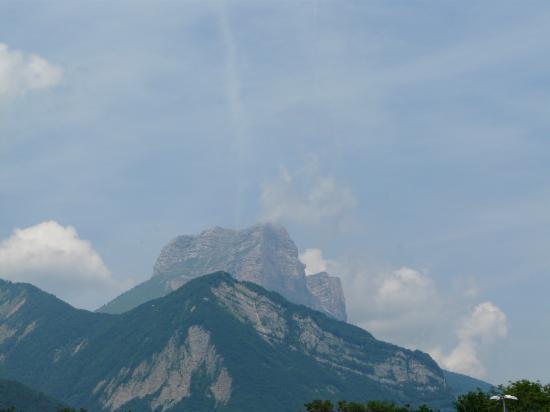 La Dent de Crolles vue depuis St Ismier La Dent de Crolles vue depuis St Ismier