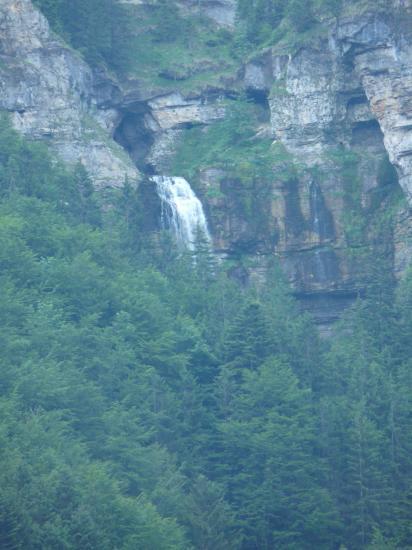 La cascade de la résurgence à St Même