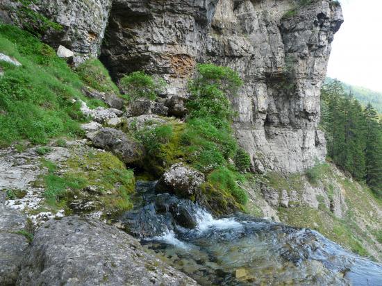 La source du guires vif à St Même La source du guires vif à St Même