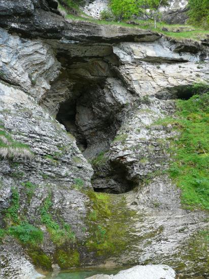 l' entrée de la grotte de st Même