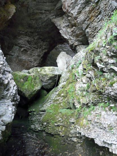 L' entrée cablée de la grotte et du canyon à St Même