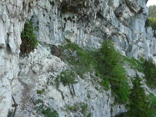 Pas de la mort à St Même - la longue traversée cablée.