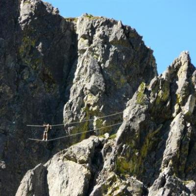 pont de singe très souple de la via des 3 fontaines à Chamrousse