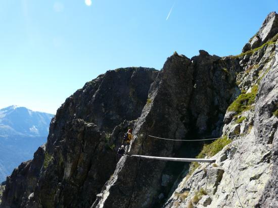 Passage de la poutre dans la via des 3 fontaines à chamrousse