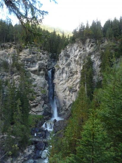 vue générale de la cascade de la Fraîche à Pralognan