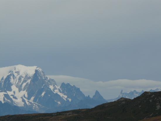 depuis la via du Cochet, vue sur le mont blanc,la dent du géant et les grandes Jorasses depuis la via du Cochet, vue sur le mont blanc,la dent du géant et les grandes Jorasses