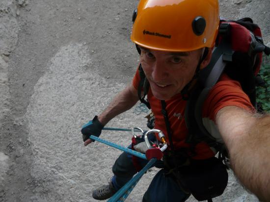 descente en rappel depuis la lucarne à Méjeanes le Clap,La descente est plus décontactée que le départ!