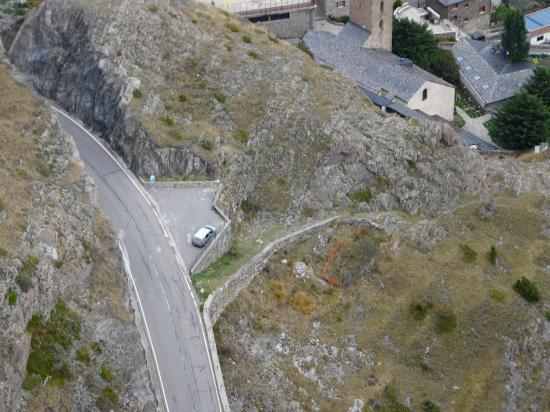 le petit parking des vias du Roc del Quer vu depuis la Directissima