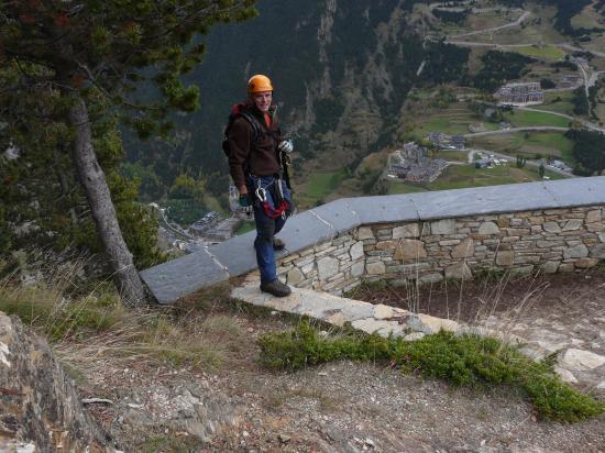Sur la  murette du mirador du Roc del Quer au dessus de Canigo (Andorre)