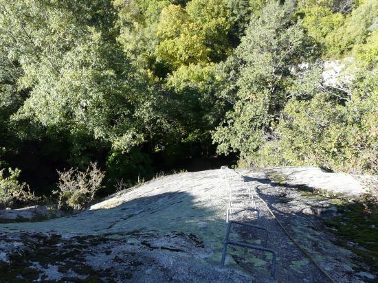 Bon départ vertical ! dans le roc d' esquers à Escaldes