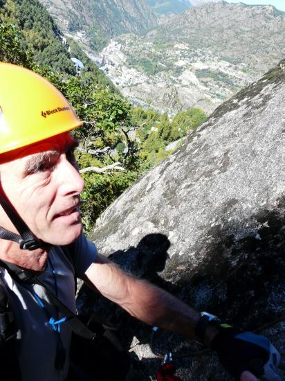 Dans la via du roc d' Esquers au desssus d' Escaldes