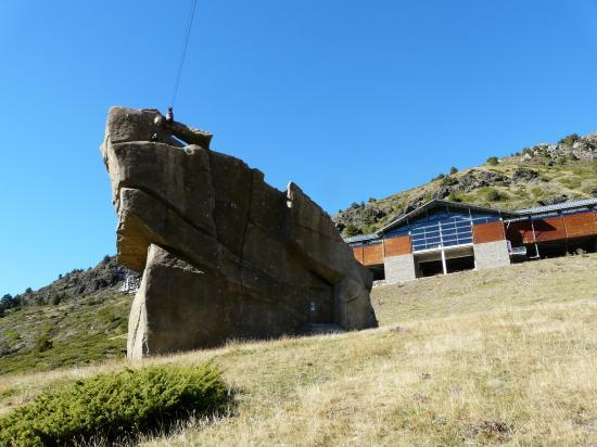 Le rocher d' escalade de Cortals d' Encan