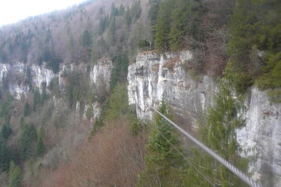 La tyrolienne dans la brume