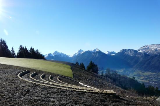 les gradins  du stade de parapente