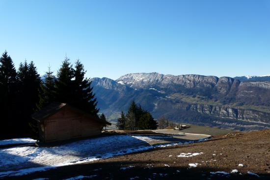 l' aire d' accueil des parapentistes  au col de la Forclaz