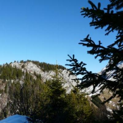 le rocher du Roux sous le col de l' Aulp