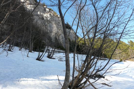 En vue du rocher du Roux (via)