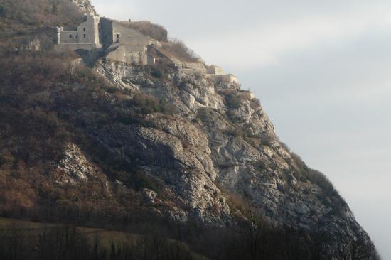 la via ferrata de fort l'écluse (Léaz-01)