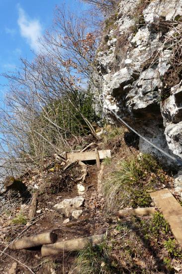 sortie de la via ferrta à proximité des remparts de fort l' écluse