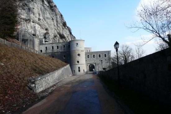 l' entrée du fort l'écluse à Léaz (01)