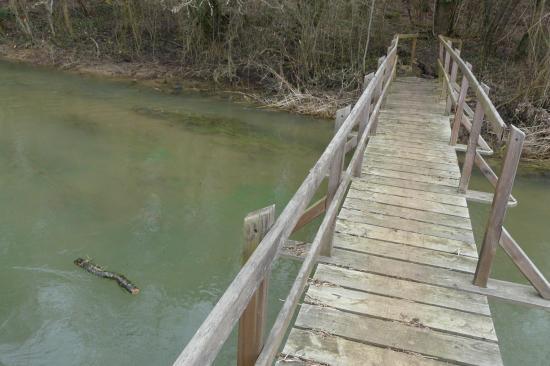 La passerelle sur la Bouvade au bas de Moutrot