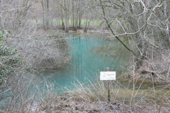 Le trou des Glanes, résurgence en trop plein de la Bouvade