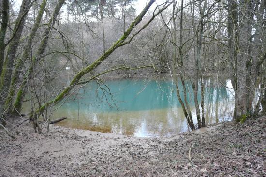 Le trou des Glanes vue à l' opposé de la route