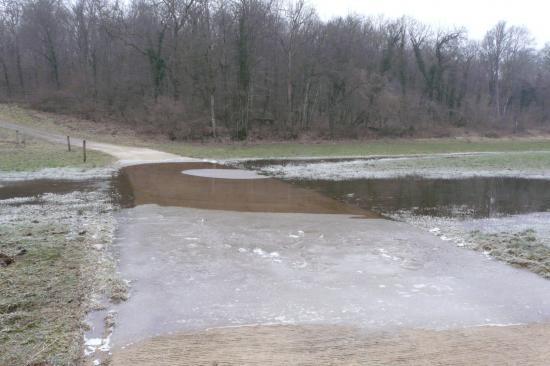 Pont submergé par l' Aroffe