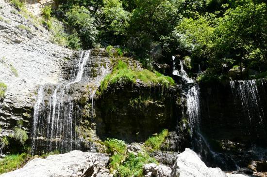 le bas de la cascade de la Doria