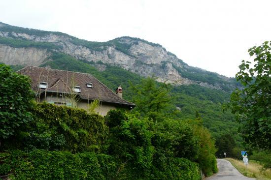 Grand Colombier depuis Culoz, la route devient vite étroite !