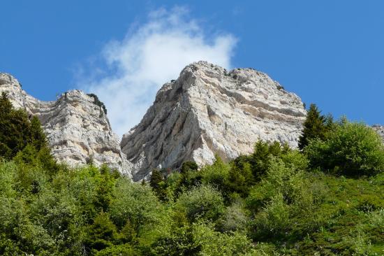 la brêche arnaud (chamechaude) vue depuis peu avant le habert de chamechaude la brêche arnaud (chamechaude) vue depuis peu avant le habert de chamechaude