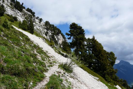 on se rapproche des rochers on se rapproche des rochers