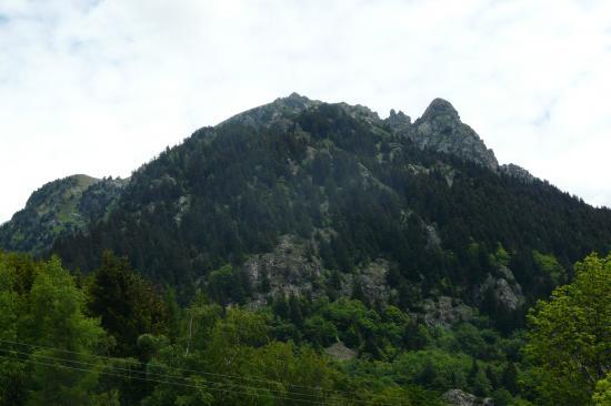 alpe du grand serre - à droite le rocher d' arrivée de la 2ème via