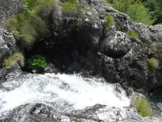 alpe du grand serre, une des chutes dans la cascade