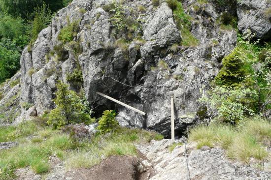 vue du dessus sur le passage des poutres dans la cascade