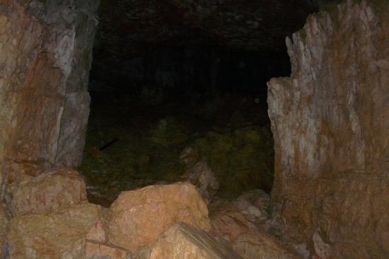 dans la grotte de la source du guiers mort