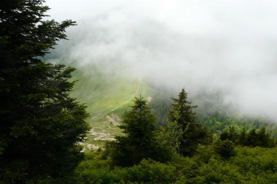 le brouillard se lève sur le col du coq