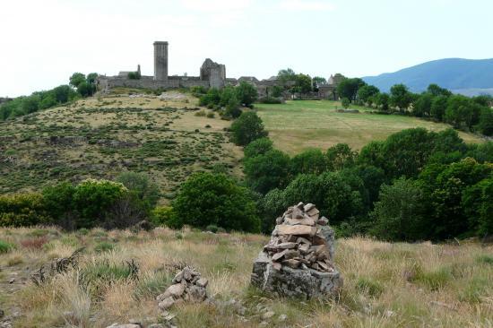 le village de la garde guérin au dessus des gorges de chassésac