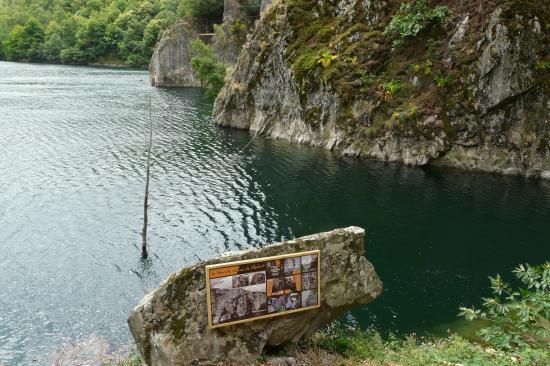 panneau de rappel au pied de la via de villefort