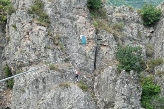 arrivée de la tyrolienne de Villefort (48)