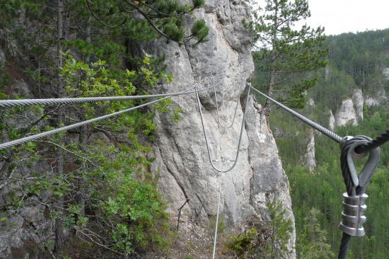 via ferrata du rocher de moïse à mende - le pont népalais via ferrata du rocher de moïse à mende - le pont népalais