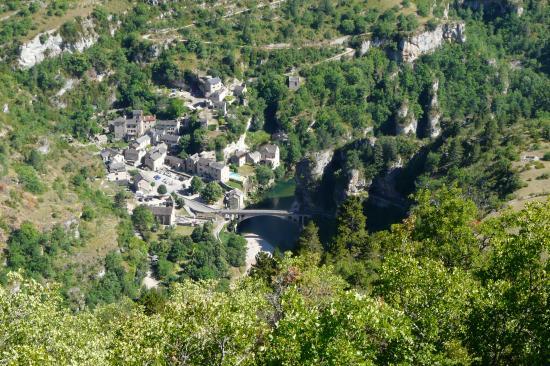 Superbe village dans les gorges du tarn (St Chély du Tarn)
