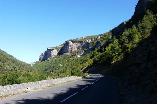 la route dans les gorges de la Jonte depuis Meyrueis