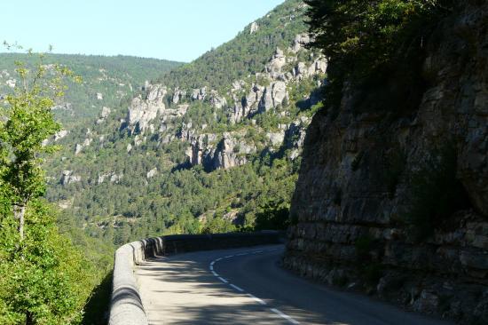 la route dans les gorges de la Jonte depuis Meyrueis