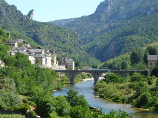 encore un magnifique village dans les gorges du Tarn