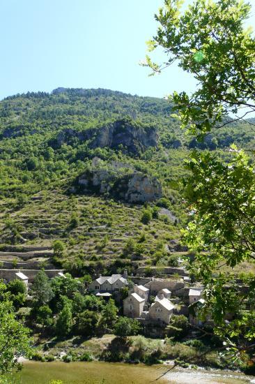 Hauterives et les ruines de son chateau perché